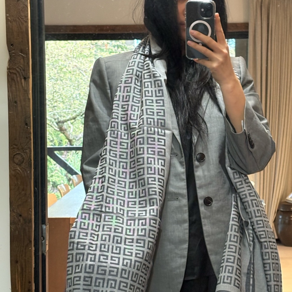 Givenchy scarf - Picture 2 of 4